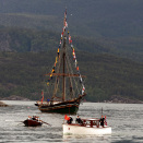 Kongesjaluppen på vei mot land. Foto: Sven Gj. Gjeruldsen, Det kongelige hoff